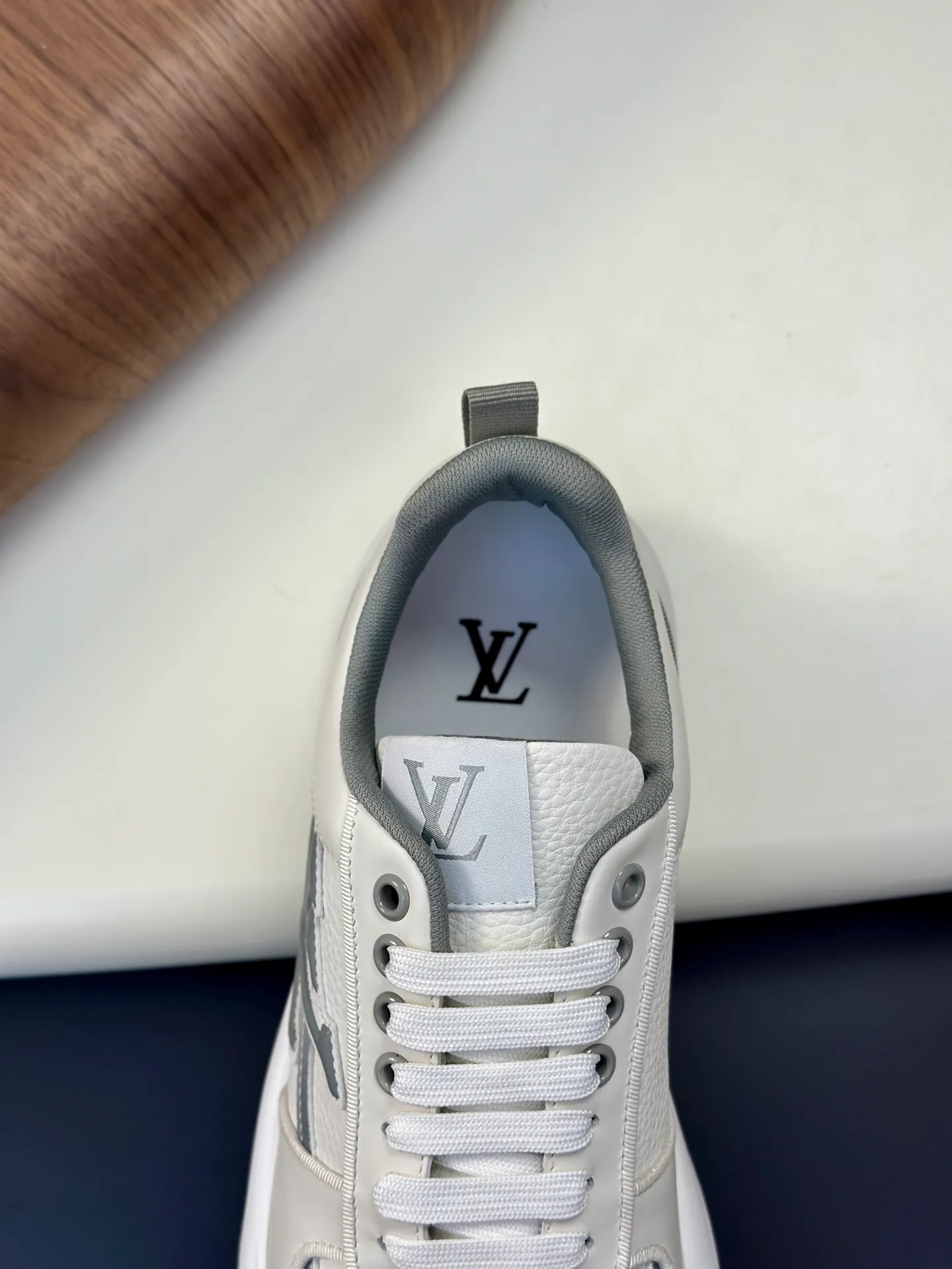 Men's shoes💰780 Lv 🔍Top purchasing agent🇮🇹 Louis Vuitton, the sports sneaker counter is synchronized, the uppers are imported from Italy, high-quality splicing colorful and complex crafts, the imported mesh padding is soft and comfortable, soles: original soles specially provided by the original factory, T men's men's shoes 💰U exclusive movable molded soles are super comfortable, original factory and single goods, 🔍🔍high quality, you can enter and leave the counter at will, welcome to compare, code number 38-44 (customized 45)